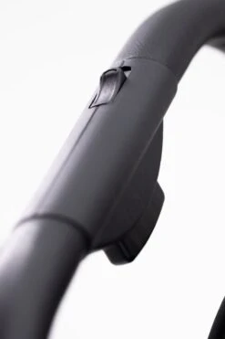 Hamilton By Yoop X1 Plus Buggy – Nieuw, Hoger, Uitgebreider 2023 Model – Premium Stroller Met One Hand Folding Technologie – Grijs – Lichte, Verstelbare En Wendbare Kinderwagen Met Vele Gemakken -Maxi-Cosi Winkel 800x1200 165