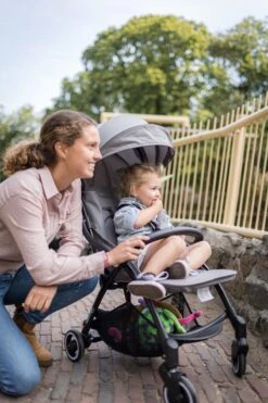 Hamilton By Yoop X1 Plus Buggy – Nieuw, Hoger, Uitgebreider 2023 Model – Premium Stroller Met One Hand Folding Technologie – Grijs – Lichte, Verstelbare En Wendbare Kinderwagen Met Vele Gemakken -Maxi-Cosi Winkel 800x1200 39