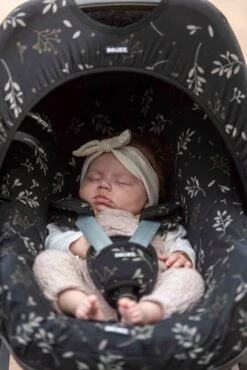 Dooky Seat Cover 0+ Autostoelhoes - Romantic Leaves Beige -Maxi-Cosi Winkel 801x1200