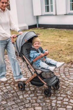 MoMi Wandelwagen - Compacte Lichtgewicht Buggy - Estelle - Gray-Gold (geschikt Van 6mnd - 15kg) -Maxi-Cosi Winkel 801x1200 4