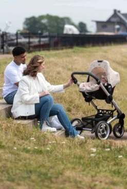 Dooky Seat Cover 0+ Autostoelhoes - Romantic Leaves Black 9 Dooky Seat Cover 0+ Autostoelhoes - Romantic Leaves Black -Maxi-Cosi Winkel 805x1200 5