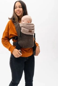 Bykay - Draagdoeken - Cover - Teddy Taupe - Winter Edition -Maxi-Cosi Winkel 813x1200 3