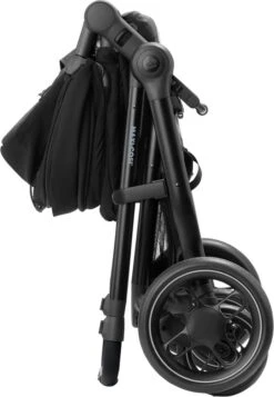 Maxi-Cosi Zelia³ Kinderwagen - Essential Black (zwart Frame + Zwart Leer) -Maxi-Cosi Winkel 831x1200 12