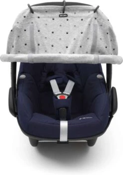 Dooky Universal Cover Zonnescherm Kinderwagen - Light Grey Crowns -Maxi-Cosi Winkel 841x1200 2
