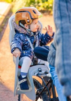 Brioso Fietsstoeltje Achter – Achterzitje Fiets – Kinderzitje Fiets - Zandgrijs/rood -Maxi-Cosi Winkel 851x1200 5