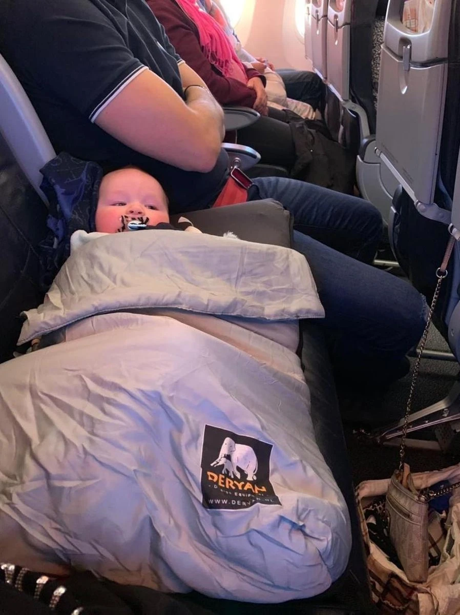 Deryan AirTraveller Vliegtuigbedje - Reiskussen Met Matras - Compact Opgevouwen 4 Deryan AirTraveller Vliegtuigbedje - Reiskussen Met Matras - Compact Opgevouwen - Afbeelding 4