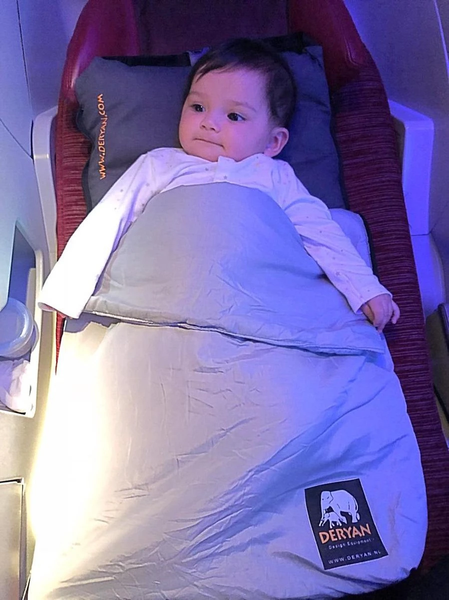 Deryan AirTraveller Vliegtuigbedje - Reiskussen Met Matras - Compact Opgevouwen 3 Deryan AirTraveller Vliegtuigbedje - Reiskussen Met Matras - Compact Opgevouwen - Afbeelding 3