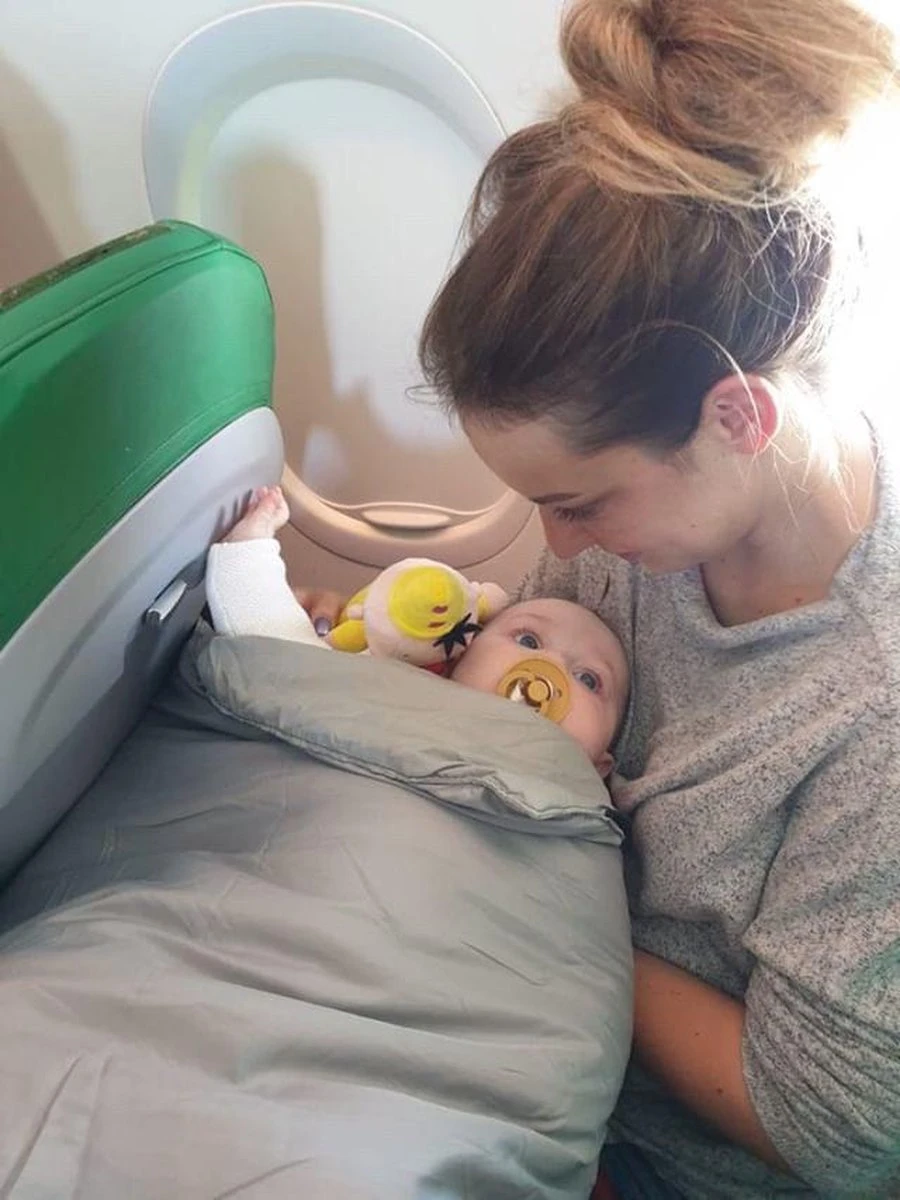 Deryan AirTraveller Vliegtuigbedje - Reiskussen Met Matras - Compact Opgevouwen 17 Deryan AirTraveller Vliegtuigbedje - Reiskussen Met Matras - Compact Opgevouwen - Afbeelding 17