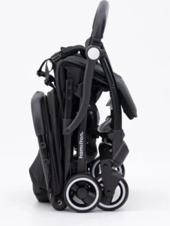 Hamilton By Yoop X1 Plus Buggy – Nieuw, Hoger, Uitgebreider 2023 Model – Premium Stroller Met One Hand Folding Technologie – Zwart – Lichte, Verstelbare En Wendbare Kinderwagen Met Vele Gemakken 29 Hamilton By Yoop X1 Plus Buggy – Nieuw, Hoger, Uitgebreider 2023 Model – Premium Stroller Met One Hand Folding Technologie – Zwart – Lichte, Verstelbare En Wendbare Kinderwagen Met Vele Gemakken -Maxi-Cosi Winkel 903x1200