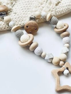 Wagenspanner Ster - Baby Wagenspanner Hout - Vrolijke Kinderwagenspanner - Eenvoudig Te Bevestigen - Kraamcadeau Voor Jongens En Meisjes - Completebabyuitzet - Baby Cadeau -Maxi-Cosi Winkel 912x1200 2