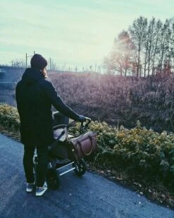 Grote Luiertas Double Zip Satchel Chestnut Redwood - Kunstleer - 42 Cm Breed -Maxi-Cosi Winkel 960x1200 15