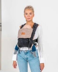 ByKay - Winter Voering - In Je Draagzak - Teddy Inlay - Taupe - Oragnic -Maxi-Cosi Winkel 960x1200 26