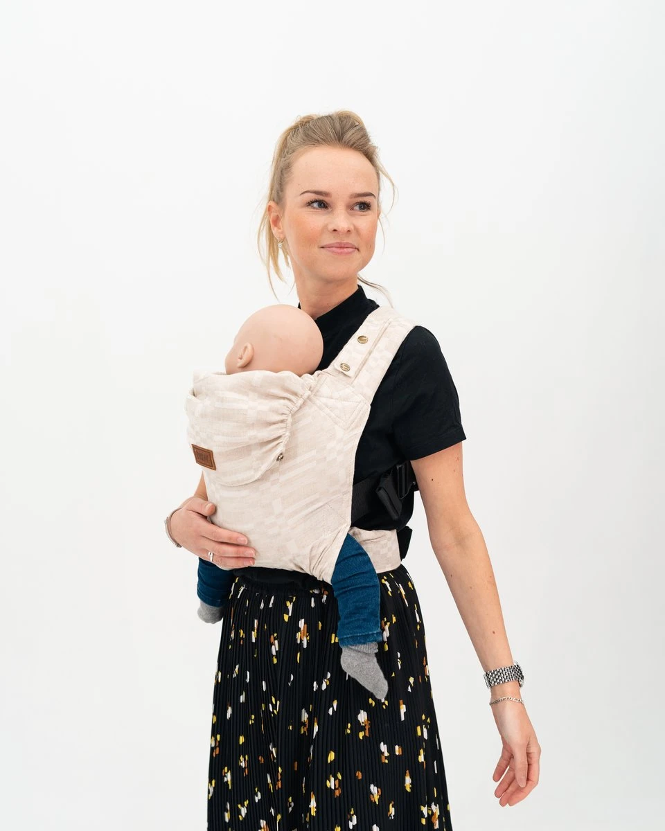 ByKay - Draagzak - Click Carrier Classic - Sand Blocks Summer - Organic Linnen/Cotton 1 ByKay - Draagzak - Click Carrier Classic - Sand Blocks Summer - Organic Linnen/Cotton