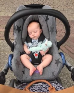 Dooky Seat Cover 0+ Autostoel Hoes - Grey Star -Maxi-Cosi Winkel 963x1200