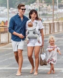 BabyBjörn Draagzak One Air - 3D Mesh - Zilver -Maxi-Cosi Winkel 983x1200 9